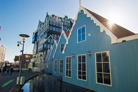 Maisons traditionnelles de la r&eacute;gion de Zaan dans le centre de Zaandam
